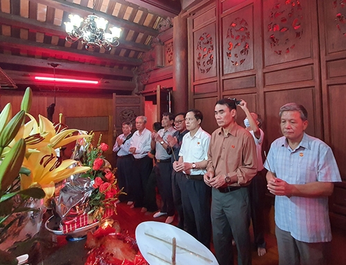 Hội đồng họ Trần Việt Nam dâng hương nhân 722 năm ngày giỗ Hưng Đạo Đại vương Trần Quốc Tuấn