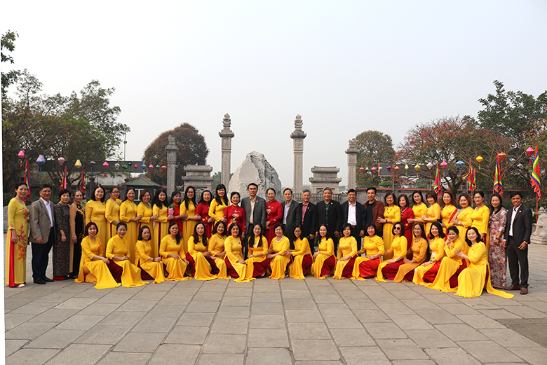 Phụ nữ họ Trần Việt Nam giỏi việc nước, đảm việc nhà, chăm lo chu toàn việc họ